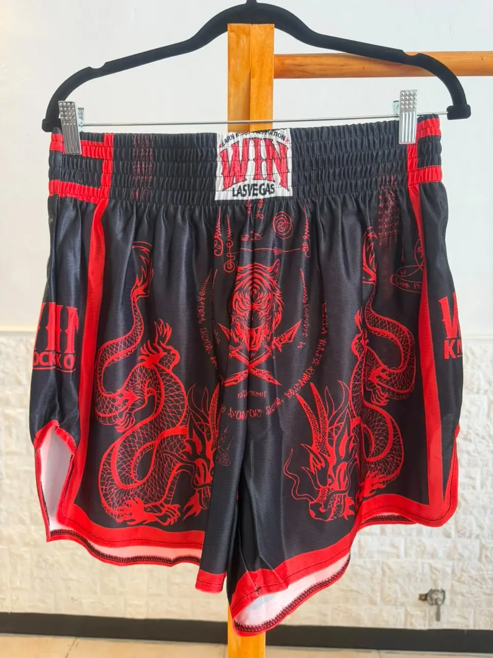 Short WIN Las Vegas Negro y Rojo